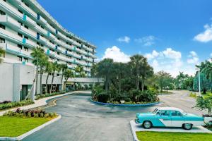 Afbeelding uit fotogalerij van Chateau Mar Golf Resort, Trademark Collection by Wyndham in Lauderhill