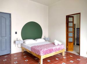 Una cama o camas en una habitación de Coliving Chingon