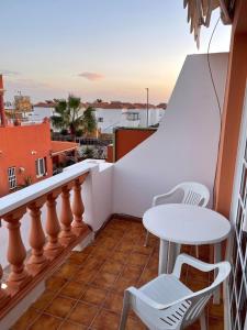 a balcony with a table and chairs and a view at Apartamento Gustamar 10 in Caleta De Fuste