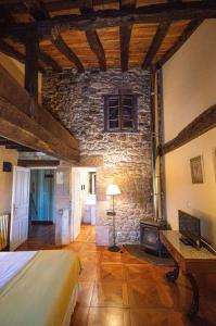 A seating area at Hotel la Casona de Barrio, Alto Campoo