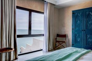 Una cama o camas en una habitación de Hôtel Oasis Dakhla