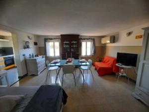 A television and/or entertainment centre at Le MURA MEDIEVALI