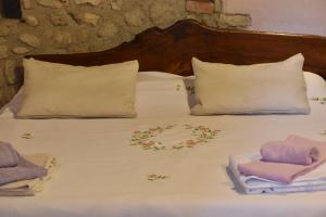 Postel nebo postele na pokoji v ubytování B&B Il Melograno del Garda