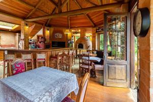 Imagen de la galería de Vale do Lajeado - Mountain chalets, en Campos do Jordão