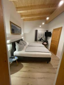 Postel nebo postele na pokoji v ubytování Zimmer bei Landhaus Mayr