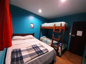 Postel nebo postele na pokoji v ubytování Coral Reef Surf Hostel and Camp + 13 fotografií