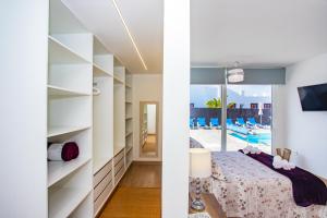 The swimming pool at or close to Eslanzarote Eco Villa Tony, heated pool, jacuzzi, Sat tv, Super wifi