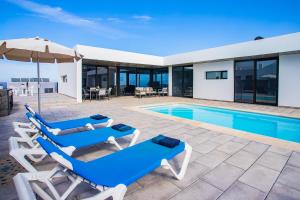 Bazén v ubytovaní Eslanzarote Eco Villa Tony, heated pool, jacuzzi, Sat tv, Super wifi alebo v jeho blízkosti + 37 fotografií