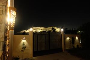 Kép NEW Luxury Villa, BEST mountain views! near Temples szállásáról Luxorban a galériában