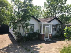 Gallery image of Whole house cottage with parking and huge garden in Saint Mary Cray