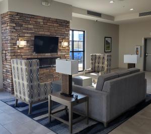 Телевизор и/или развлекательный центр в Comfort Suites Scottsdale Talking Stick Entertainment District