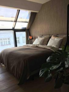 Postel nebo postele na pokoji v ubytování Opera Suite by Zoom Apartments