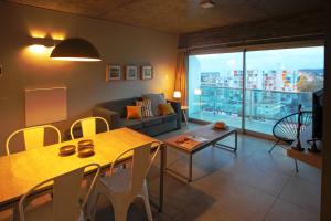 a living room with a table and a couch at Naranjo 9D in San Salvador de Jujuy