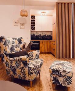 A seating area at Apartman Pinewood Divcibare