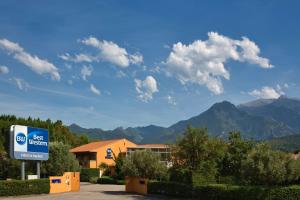 Pemandangan gunung umum atau pemandangan gunung yang diambil dari hotel