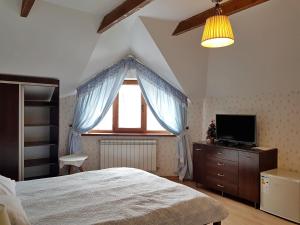 מיטה או מיטות בחדר ב-Zelena Sadyba