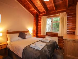 Säng eller sängar i ett rum på Spruce Lodge