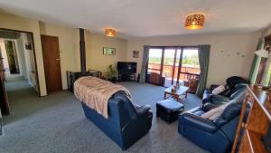 Χώρος καθιστικού στο 27 Alpine Avenue