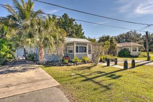 Gallery image of Tropical Port Charlotte Cottage - Walk to Bay! in Port Charlotte