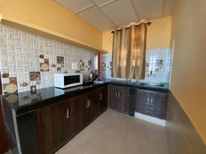 Redeem Cafe & Homestay的厨房或小厨房