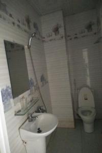 Ванна кімната в Happy Hotel Binh Chanh