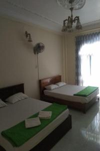Een bed of bedden in een kamer bij Happy Hotel Binh Chanh