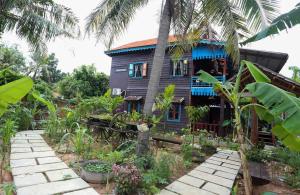 a house in the middle of a garden at Sothea Angkor Homestay in Phumi Ta Phul