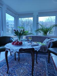 a living room with a table with fruit on it at Villa Art deco in Dębica