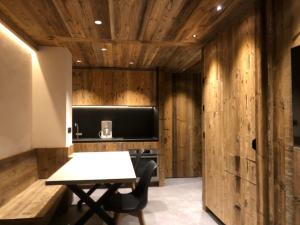 a room with a table and a tv and wooden walls at Appartement 4 à 5 personnes in Val dʼIsère