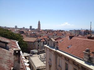 Nespecifikovaný výhled na destinaci Split nebo výhled na město při pohledu z apartmánu