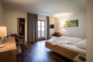 Postel nebo postele na pokoji v ubytování Hotel Weingut Stroblhof