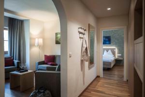 Postel nebo postele na pokoji v ubytování Hotel Weingut Stroblhof