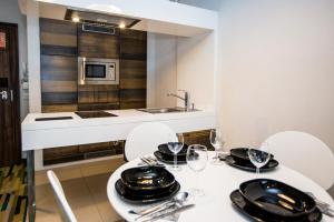 A kitchen or kitchenette at Aleja Baltic Park Molo 308