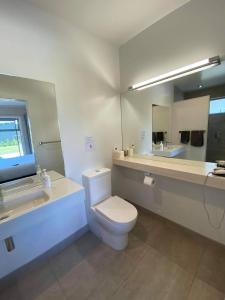 Ένα μπάνιο στο Hot Water Beach Lookout B&B