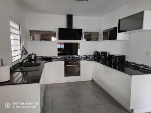 Kuchyň nebo kuchyňský kout v ubytování villa Areca