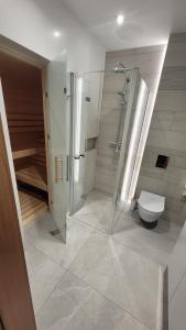 Kúpeľňa v ubytovaní Sun&Sport Apartament FOREST prywatna sauna w cenie + 5 fotografií