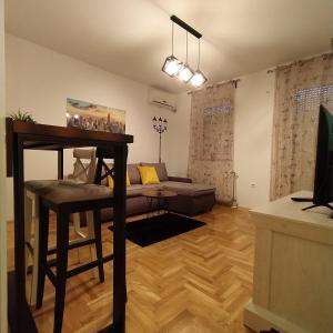 TV a/nebo společenská místnost v ubytování Daniris apartman