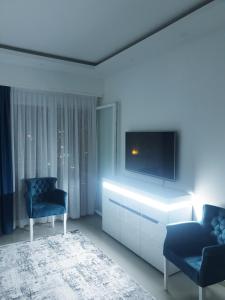 TV i/ili multimedijalni sistem u objektu City Center & Seaside LUX Apartment