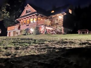Budova, v ktorej sa dovolenkový dom nachádza + 10 fotografií
