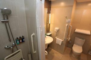 Ein Badezimmer in der Unterkunft Holiday Inn Express Shanghai Jinsha by IHG
