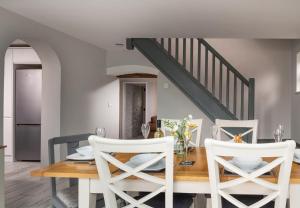 Gallery image of Finest Retreats - Esmor Cottage in Caerwys