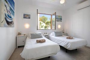 two beds with stuffed animals on them in a room at Puerto Chico T in Playa Blanca +18 photos