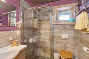 A bathroom at Baita del Sole Appartamento 3