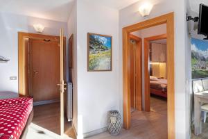 A bed or beds in a room at Baita del Sole Appartamento 3