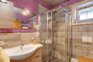 A bathroom at Baita del Sole Appartamento 3