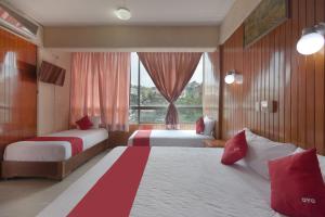 Katil atau katil-katil dalam bilik di OYO Hotel Totonacapan, Papantla