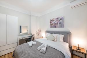 Postel nebo postele na pokoji v ubytování Porto Sea View Apartments - Kypriou