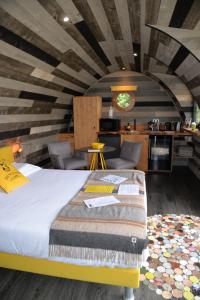 Postel nebo postele na pokoji v ubytování Lodges des grands crus