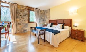 Postel nebo postele na pokoji v ubytování Hotel Rural El Pandal