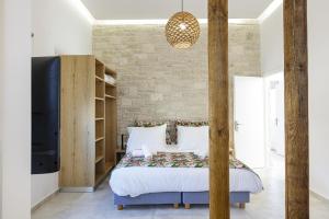 Ένα ή περισσότερα κρεβάτια σε δωμάτιο στο Mandana Villa - With Private Pool & Jacuzzi +28 φωτογραφίες
